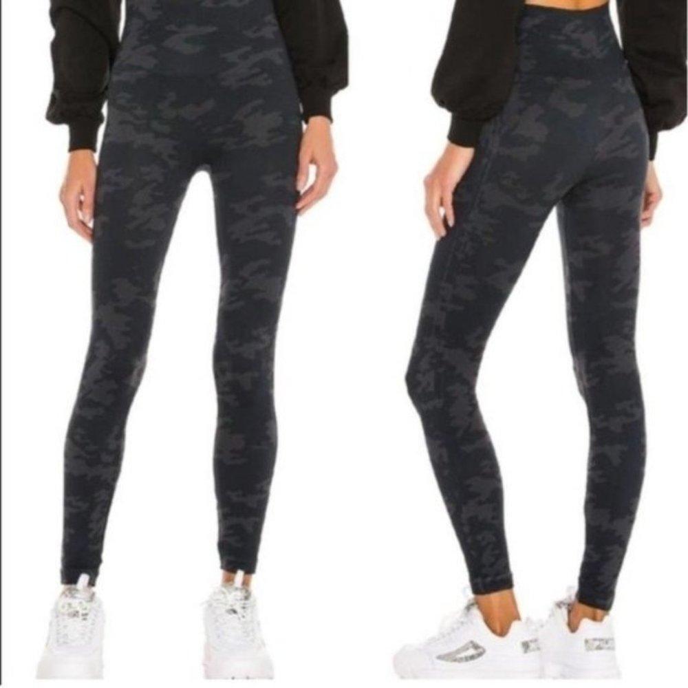 SPANX Seamless Camo Leggings in Black Camo
